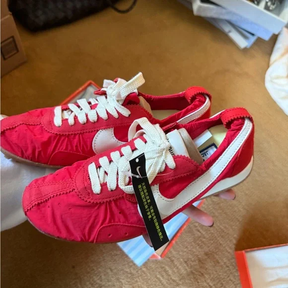 Nike x Jacquemus Moon Shoe - Picture 3 of 8